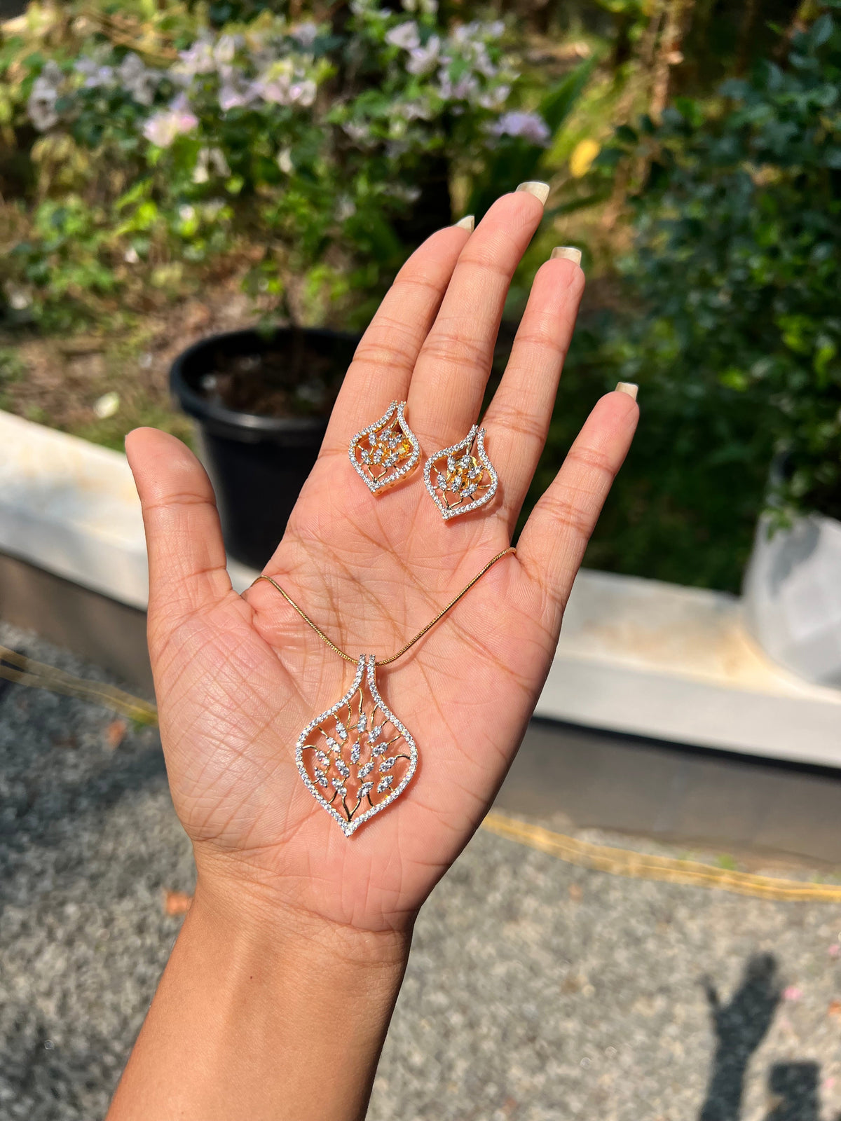 Premium diamond finish pendant set with chain product code D20