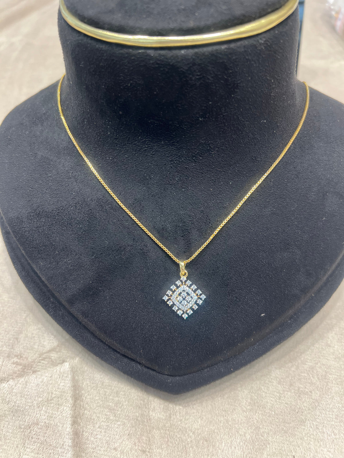 Premium diamond finish pendant with chain product code D348