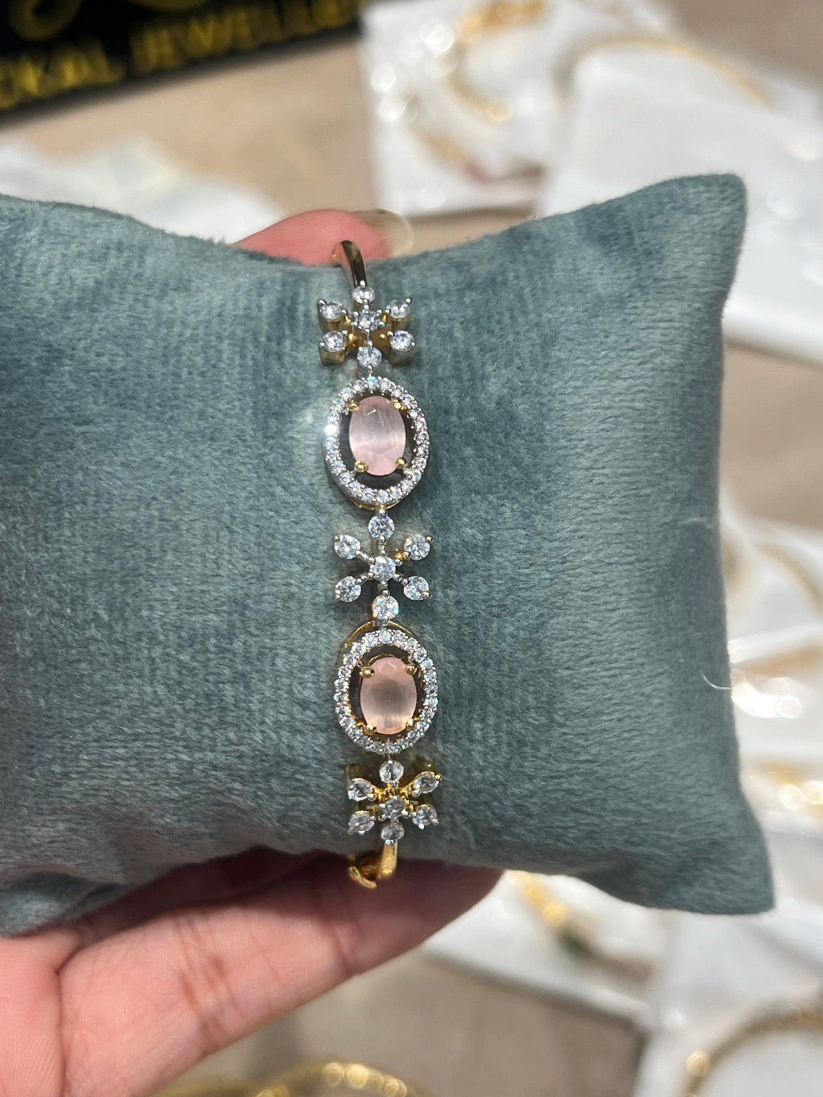 Premium diamond finish openable bracelet product code B40