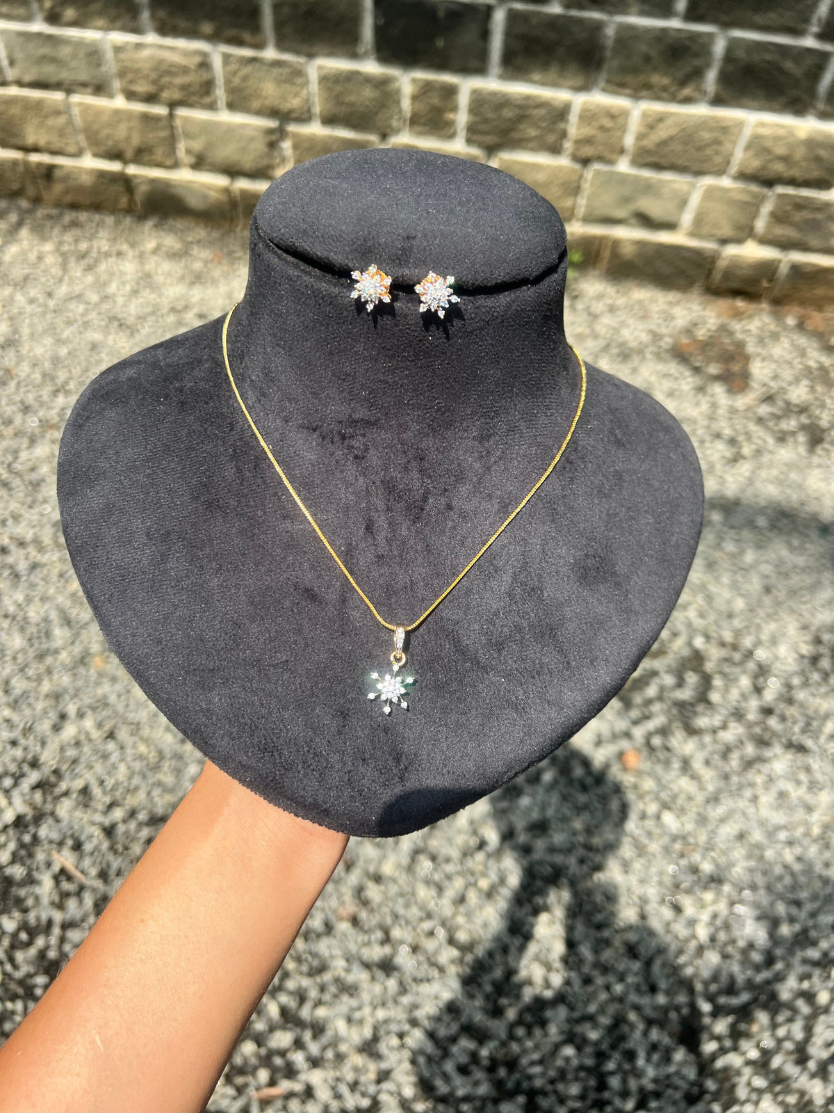 Premium diamond finish pendant set with 8pidi chain product code D265