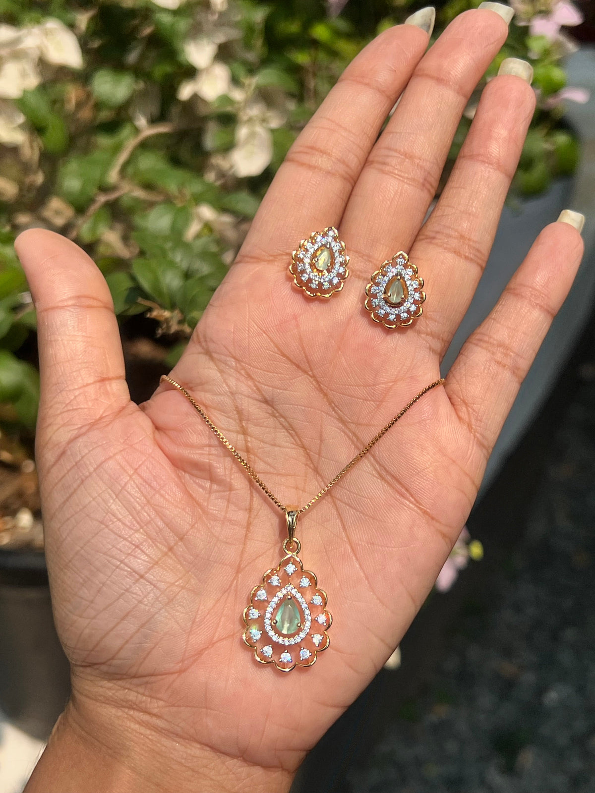 Premium party wear diamond replica repolishable pendant set with 18 inch chain product code D145