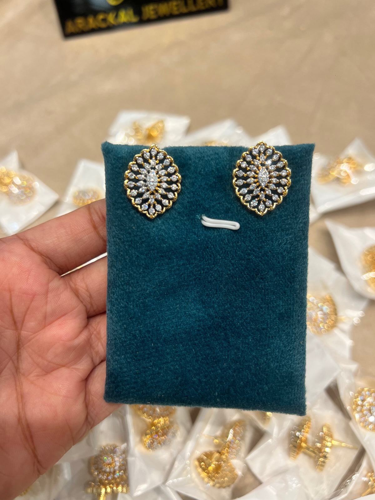 Premium diamond finish earings product code E182