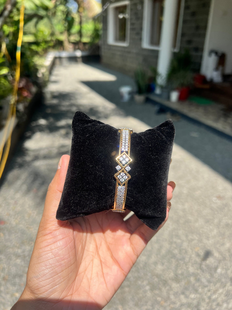 Premium diamond finish bangle product code B102