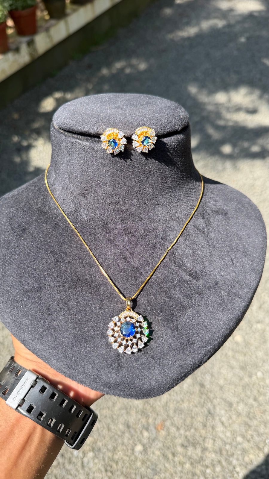 New arrival 
Premium quality diamond finish pendant set
Product code D403