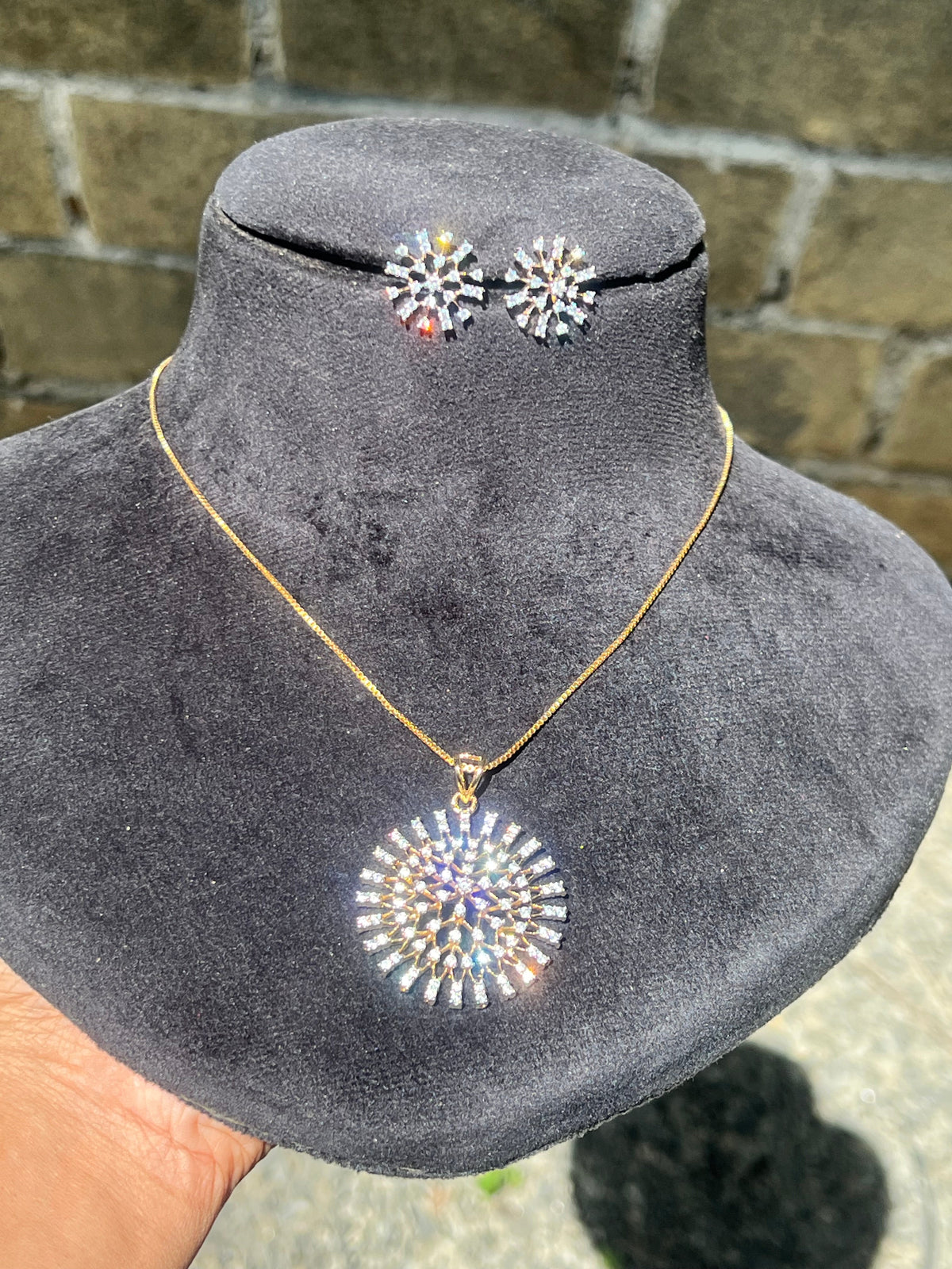 Premium diamond finish pendant set with 8pidichain product code D350
