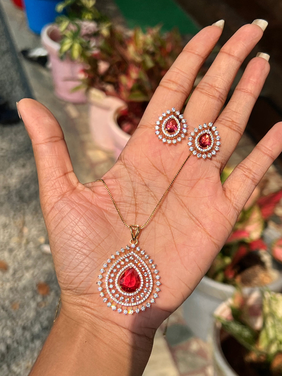 Premium diamond finish pendant set with chain product code D67
