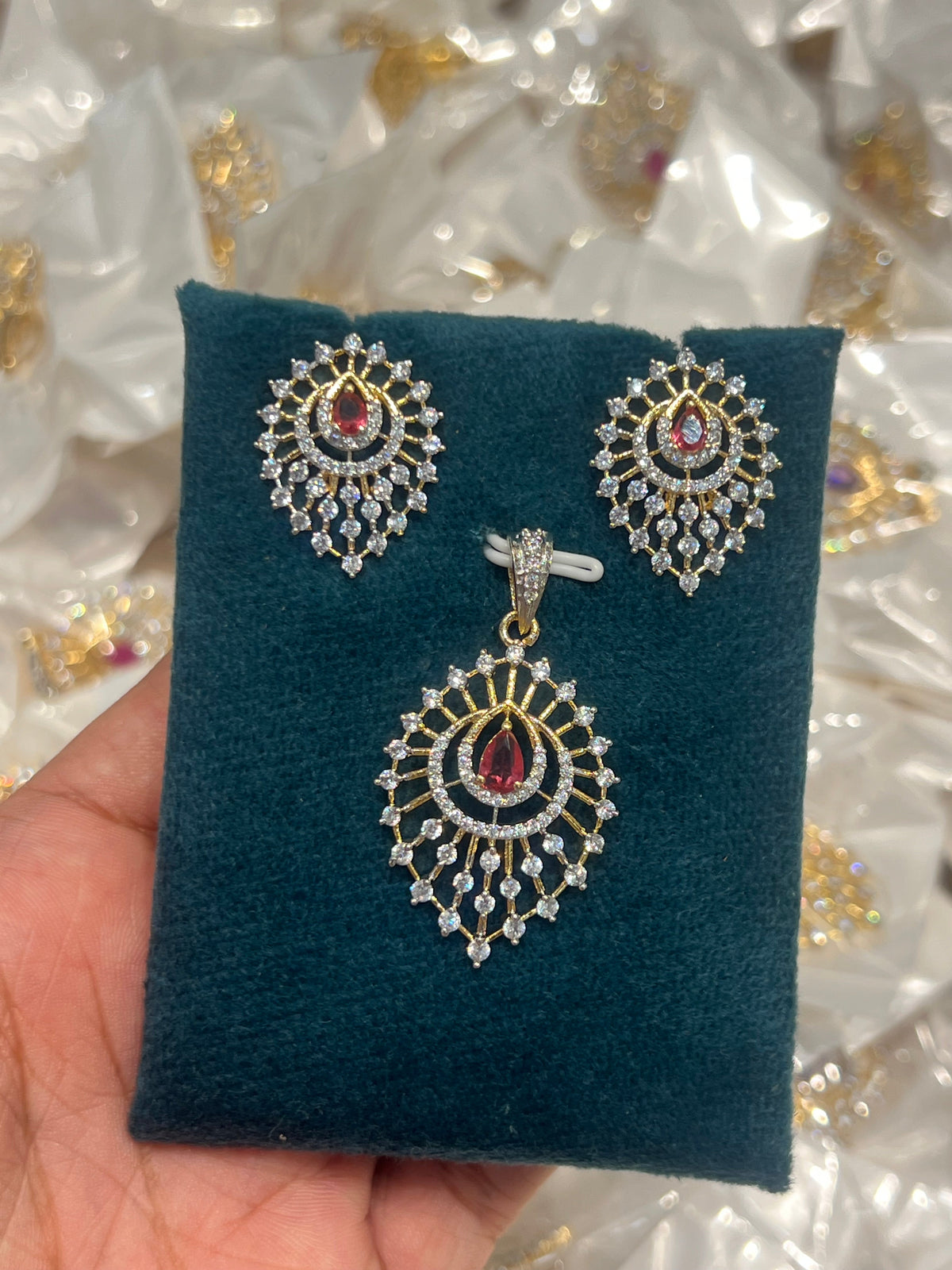 Premium diamond finish pendant set product code D335