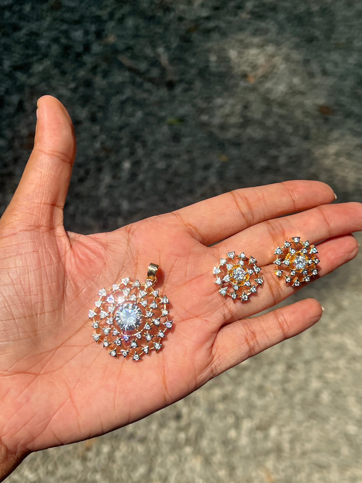 Premium diamond finish party wear pendant set product code D176