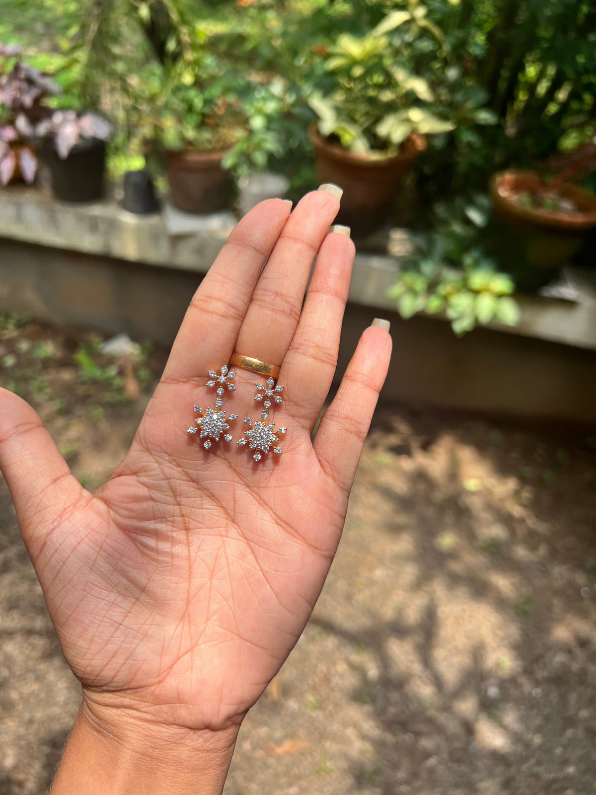Premium daimond finish star hanging earrings product code  E177