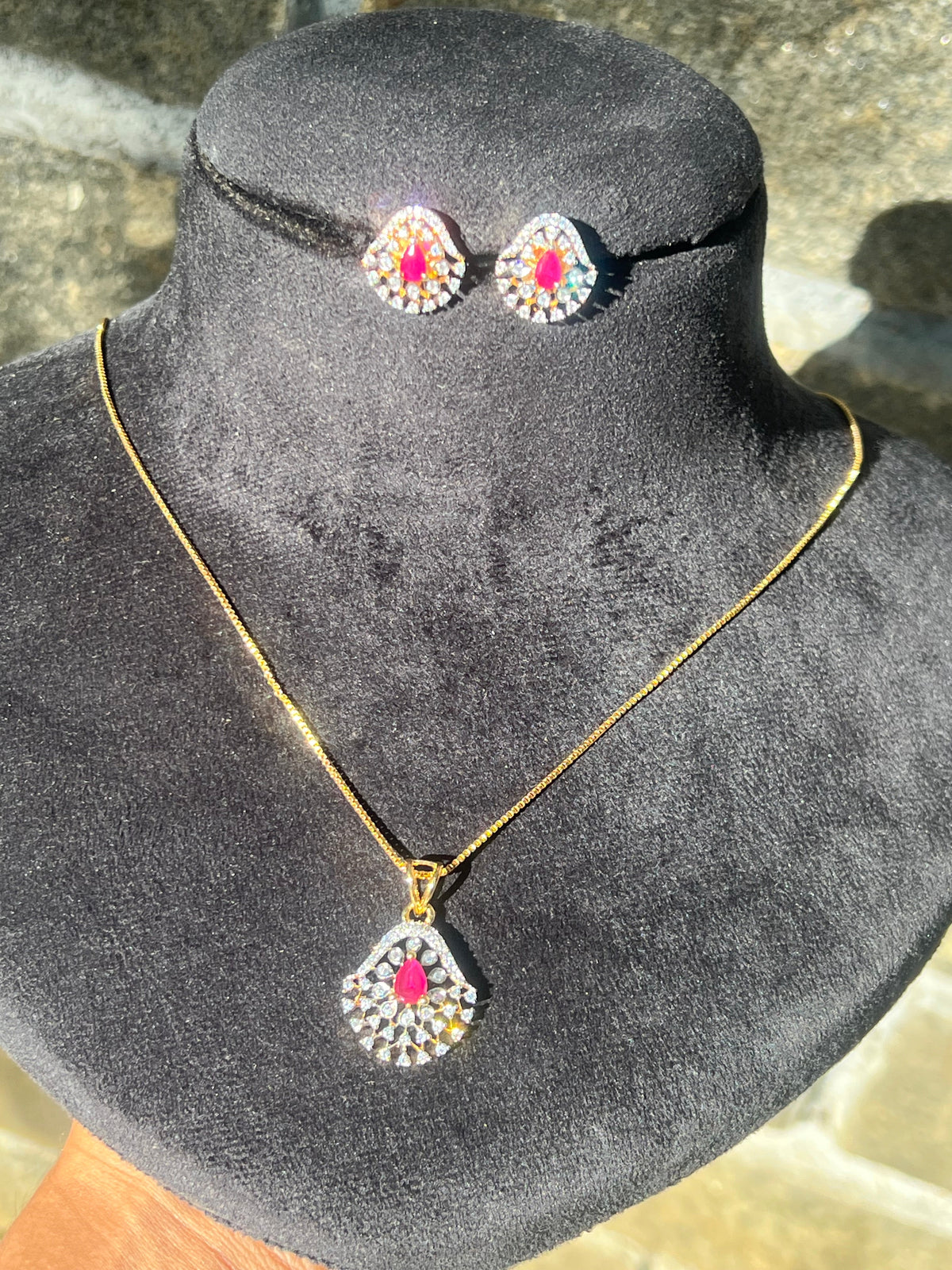 Premium party wear pendant set with chain product code D323