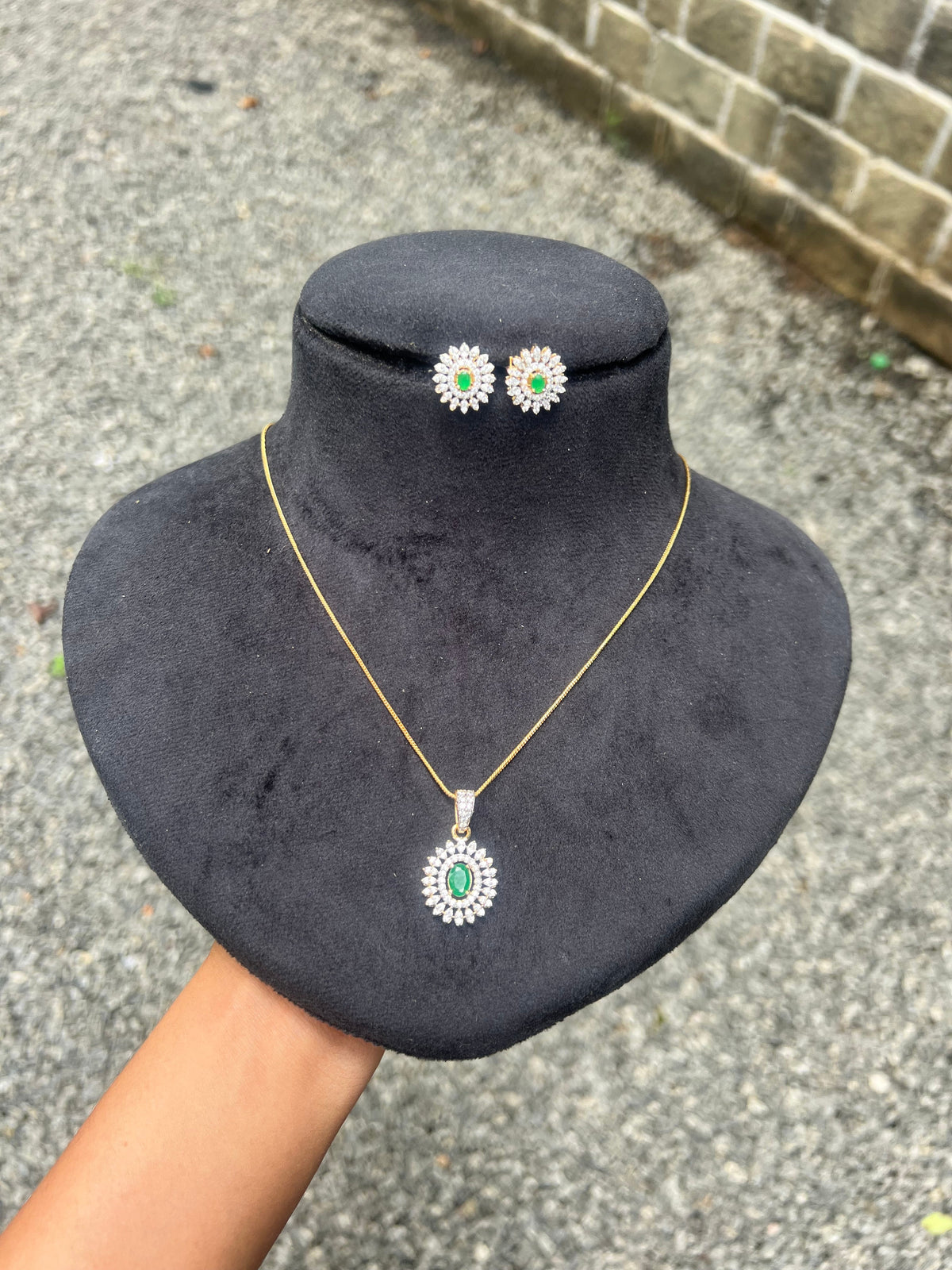 Premium diamond finish pendant set with 8pidi chain code D267