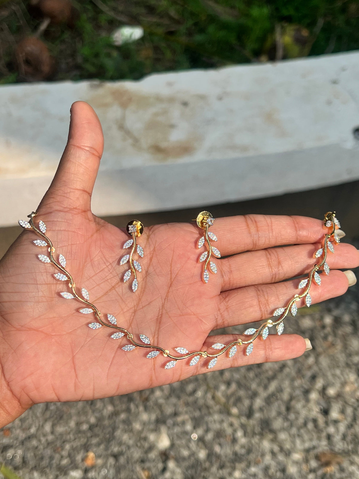 Premium diamond finish leaf pattern  bridal necklace product code D135