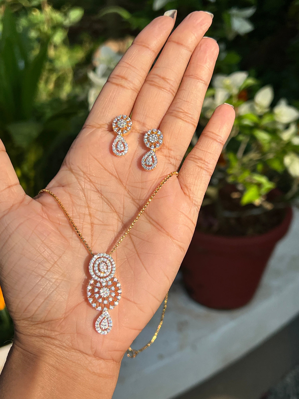 Premium diamond finish pendant set with 8pidi chain set product code D38