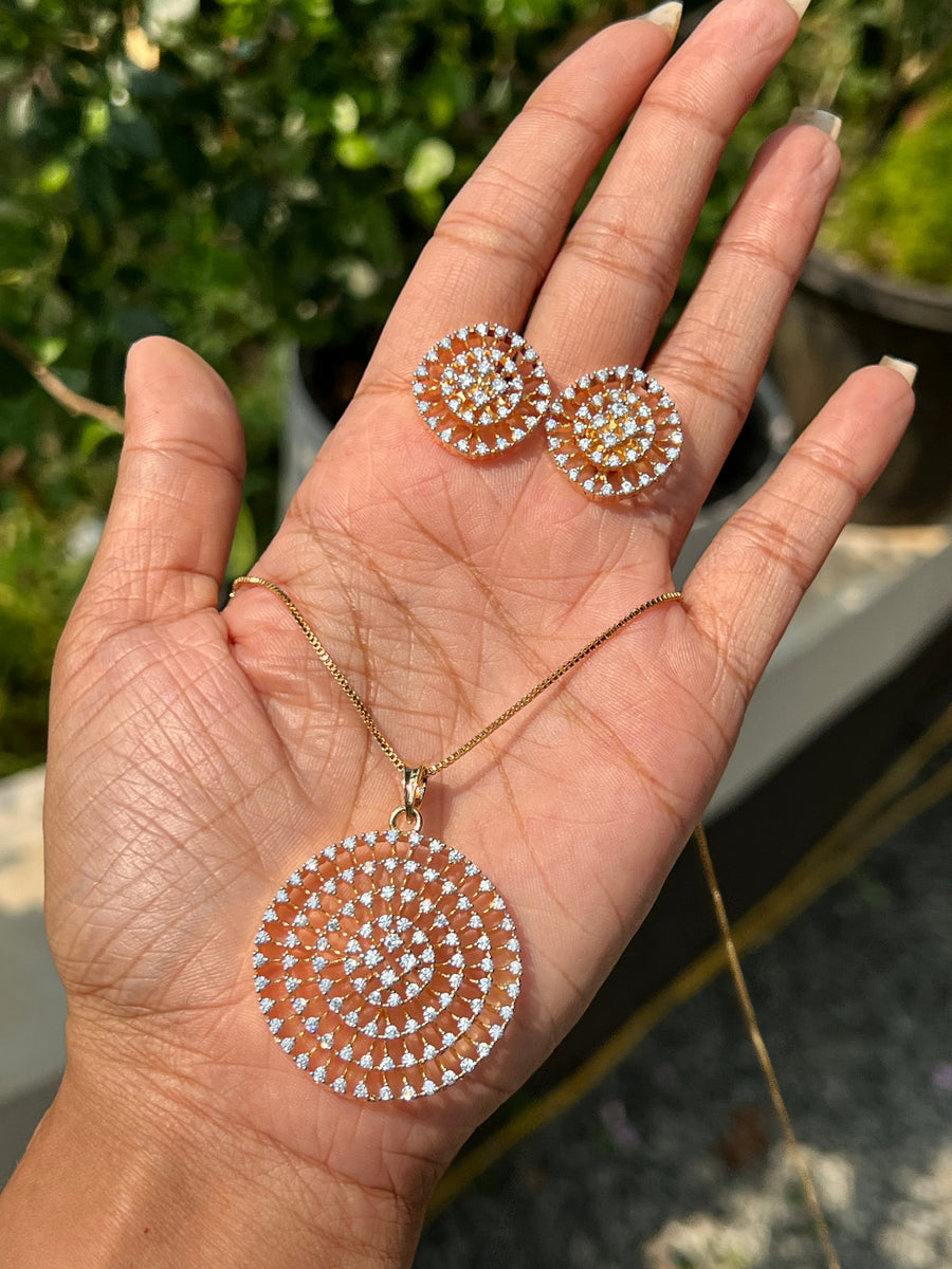 Premium diamond finish pendant set with long chain product code D62