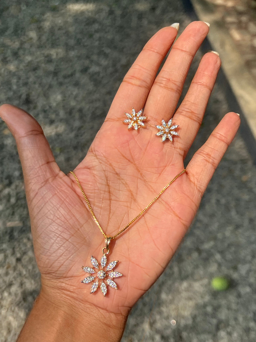 Premium diamond finish pendant set with 24inch chain set product code D112