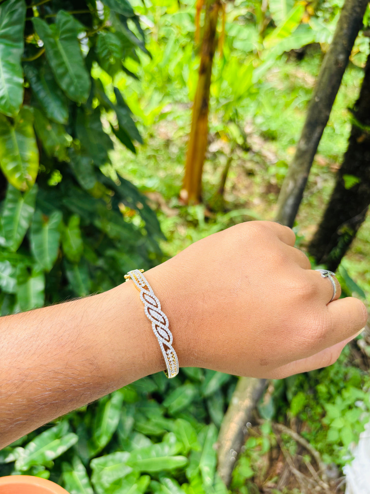 Premium quality daimond finish ad openable bracelet product code B96