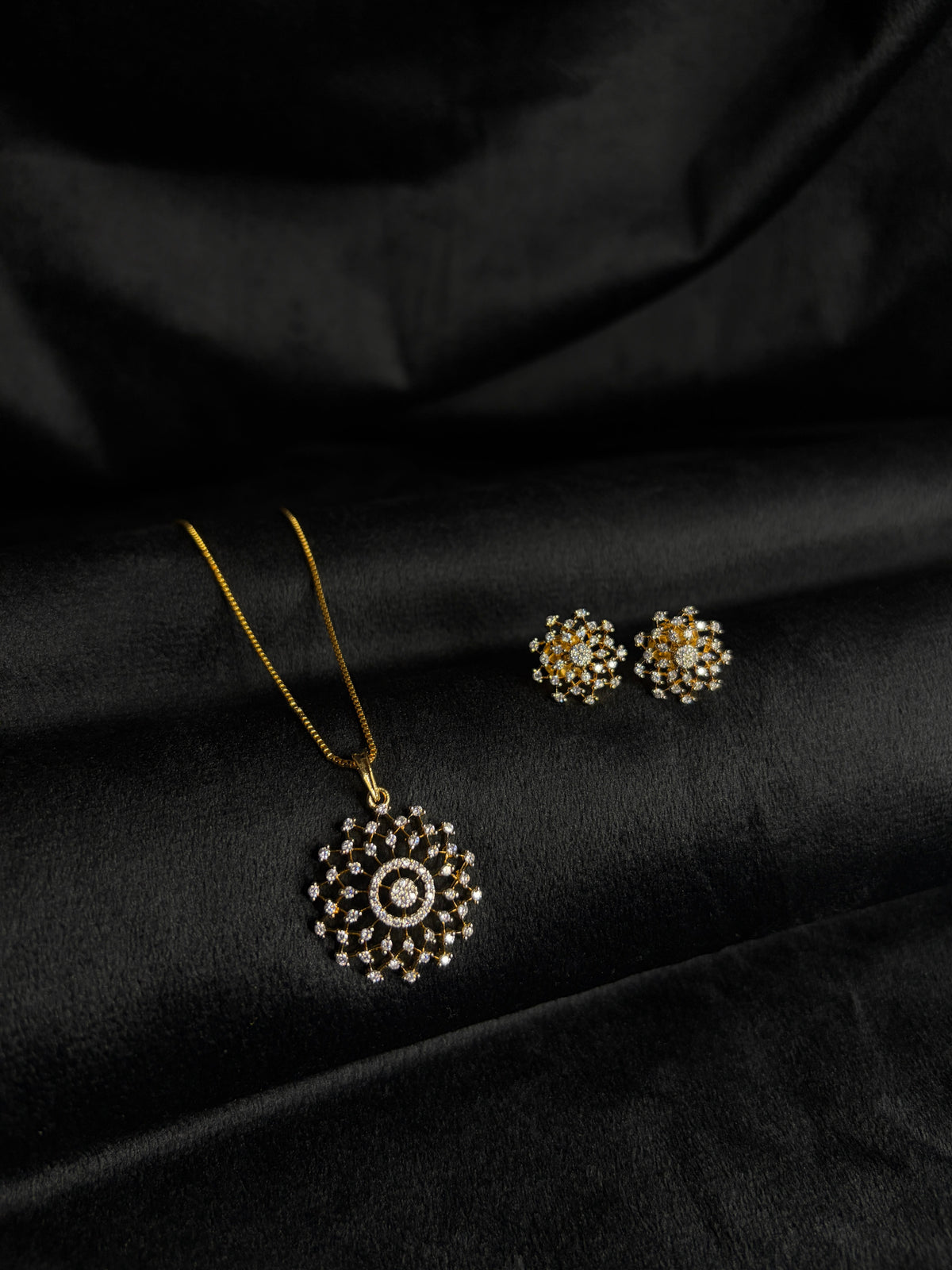 Premium trending diamond finish pendant with stud product code D345
