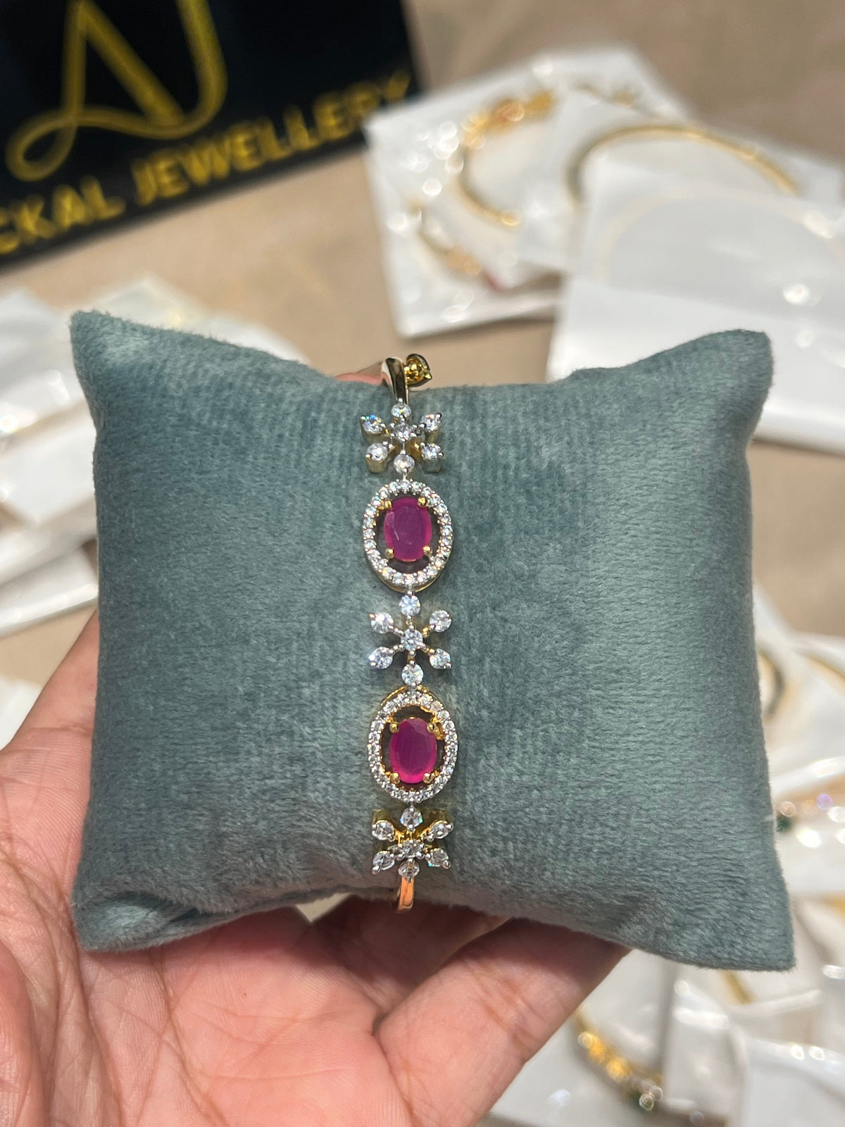 Premium diamond finish openable bracelet product code B40