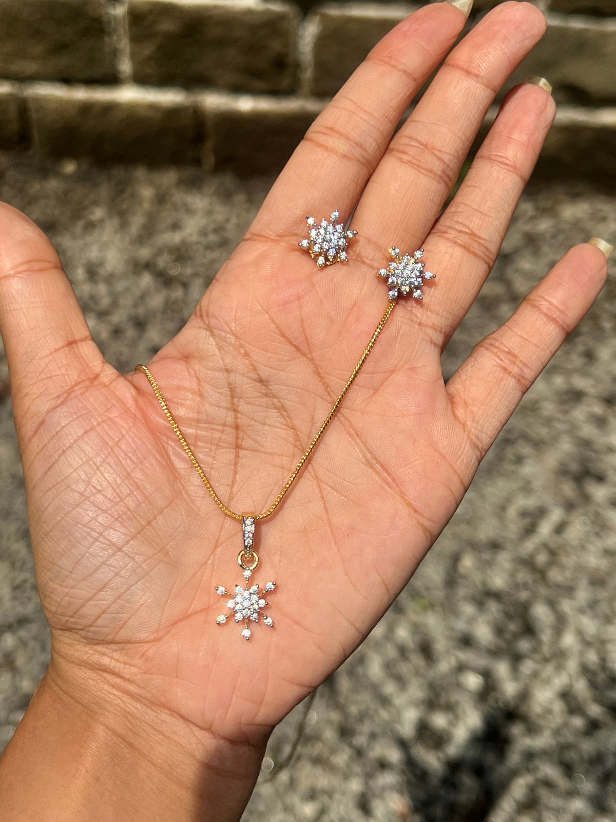 Premium diamond finish pendant set with 8pidi chain product code D265