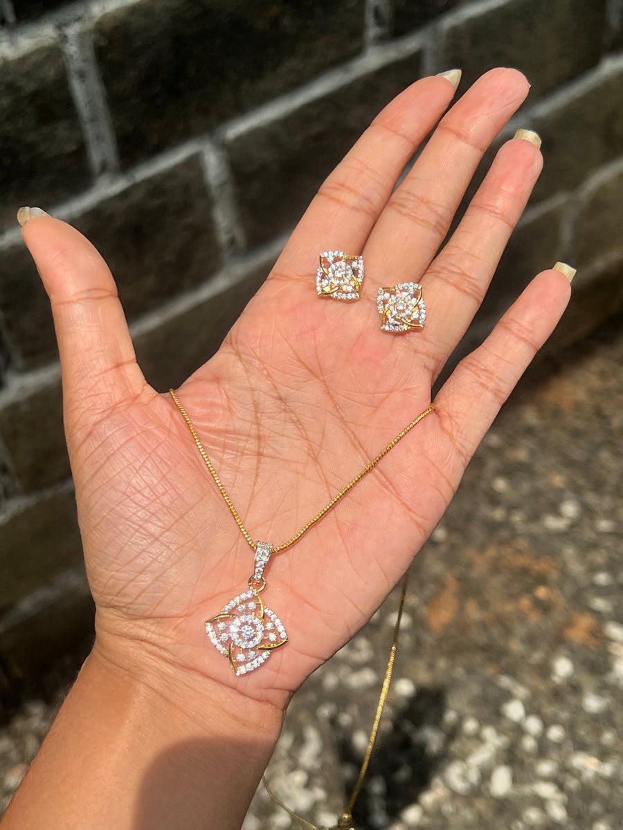 Premium diamond finish pendant set with 8pidi chain product code D266