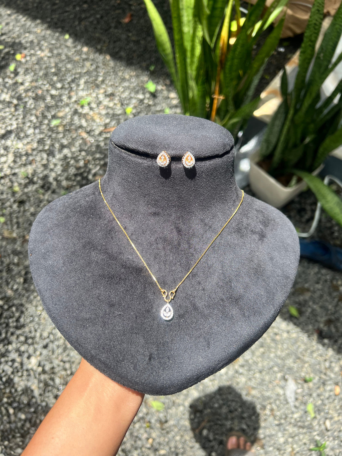 Premium party wear diamond finish pendant with chain product code D285
