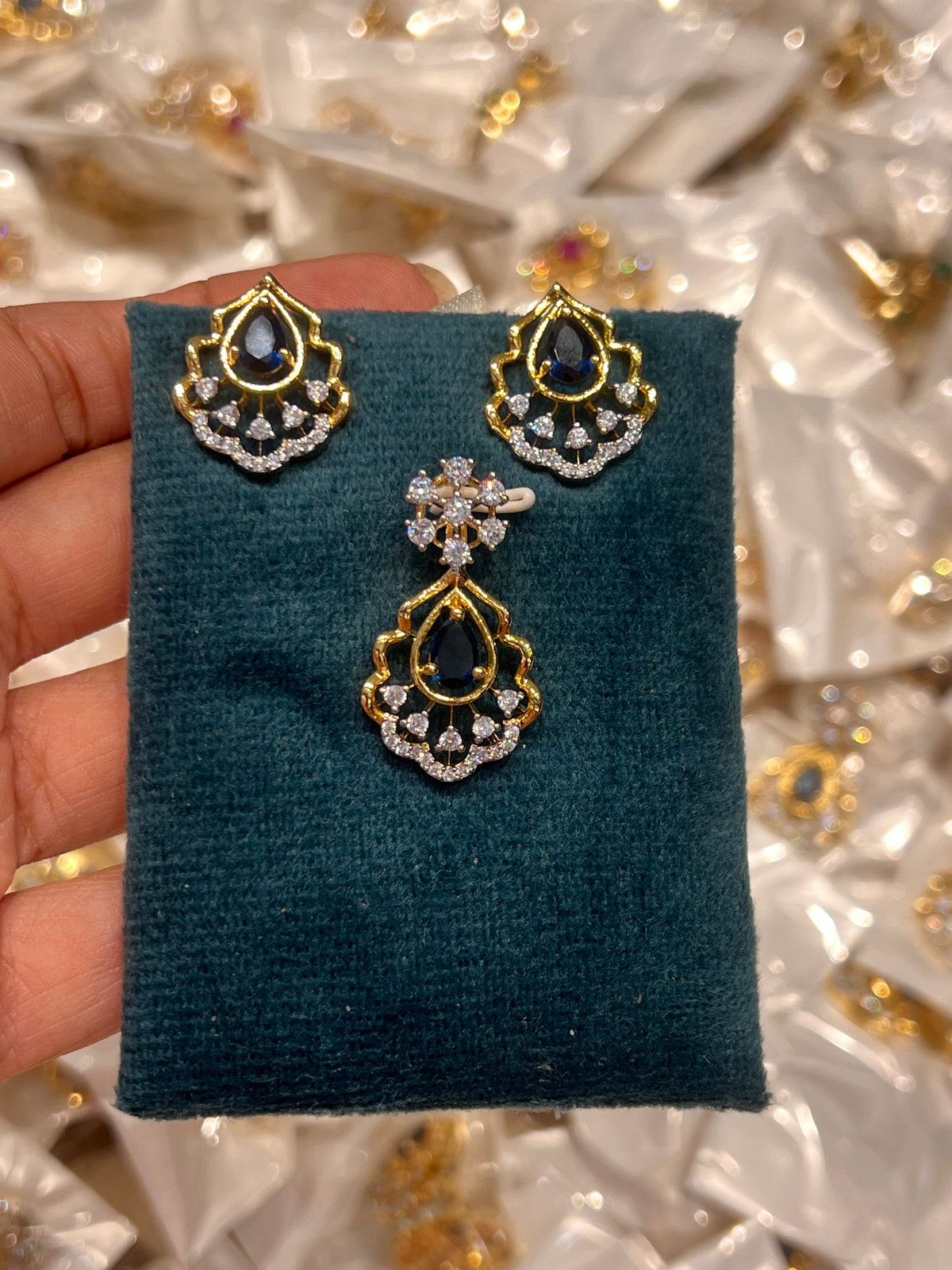 Premium diamond finish pendant with stud product code D355