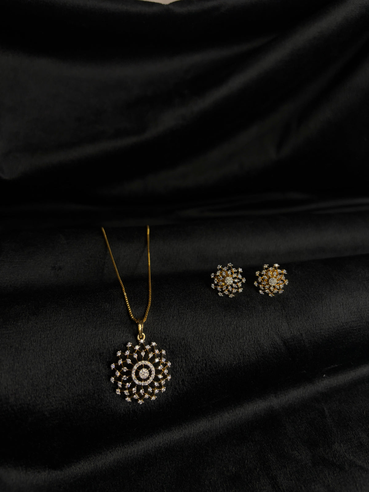 Premium trending diamond finish pendant with stud product code D345
