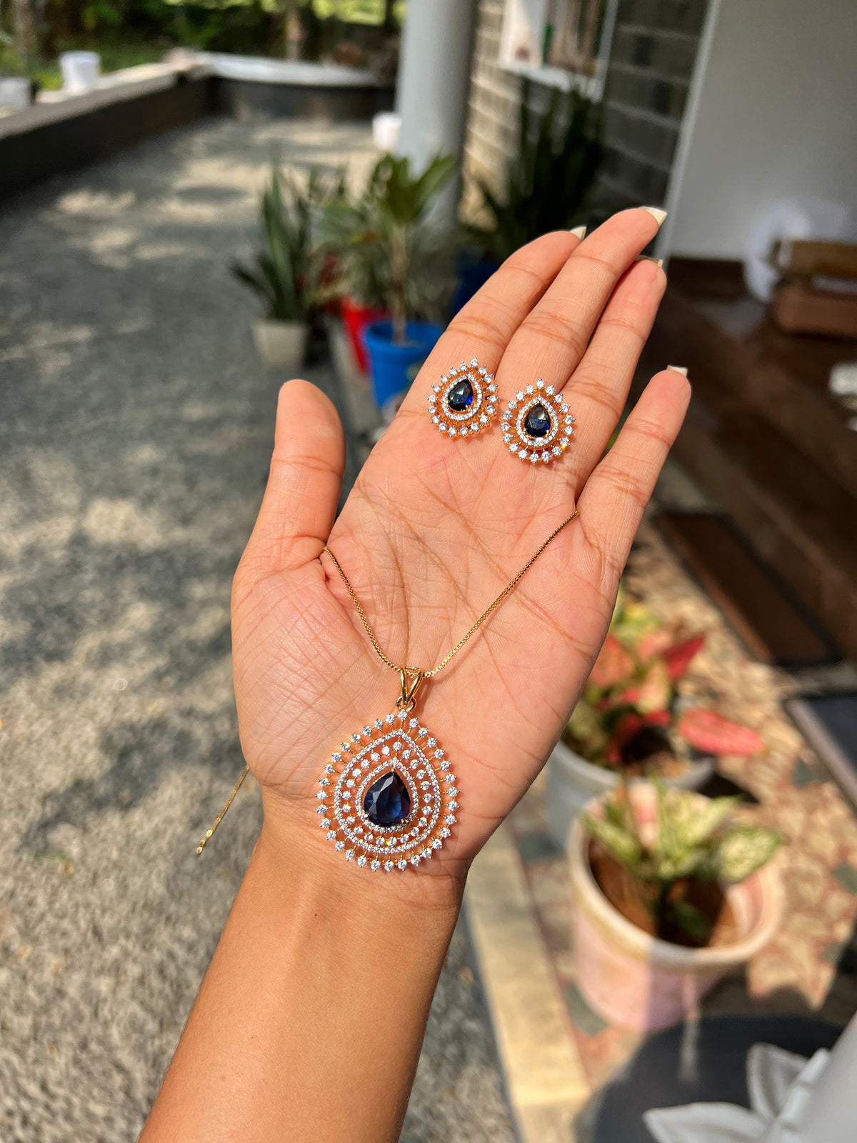 Premium diamond finish pendant set with chain product code D67