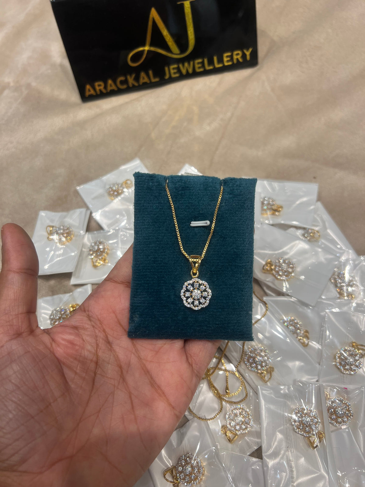 Premium diamond finish pendant with chain product code D322