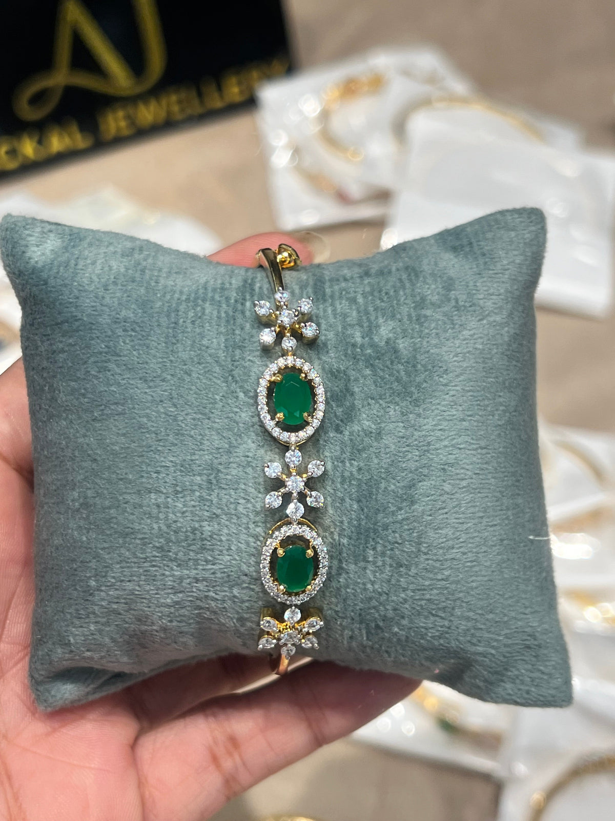 Premium diamond finish openable bracelet product code B40