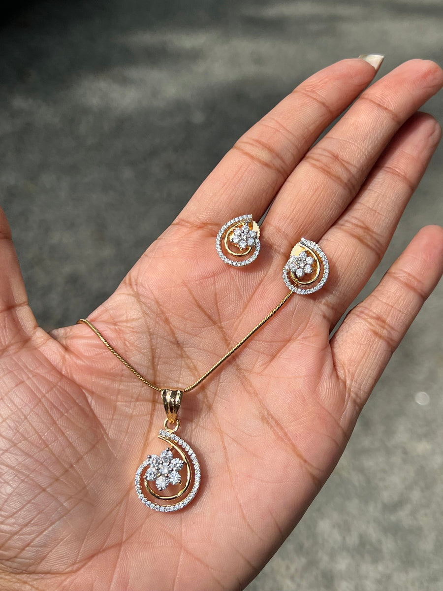 Premium diamond finish pendant set with 8pidi chain product code D21