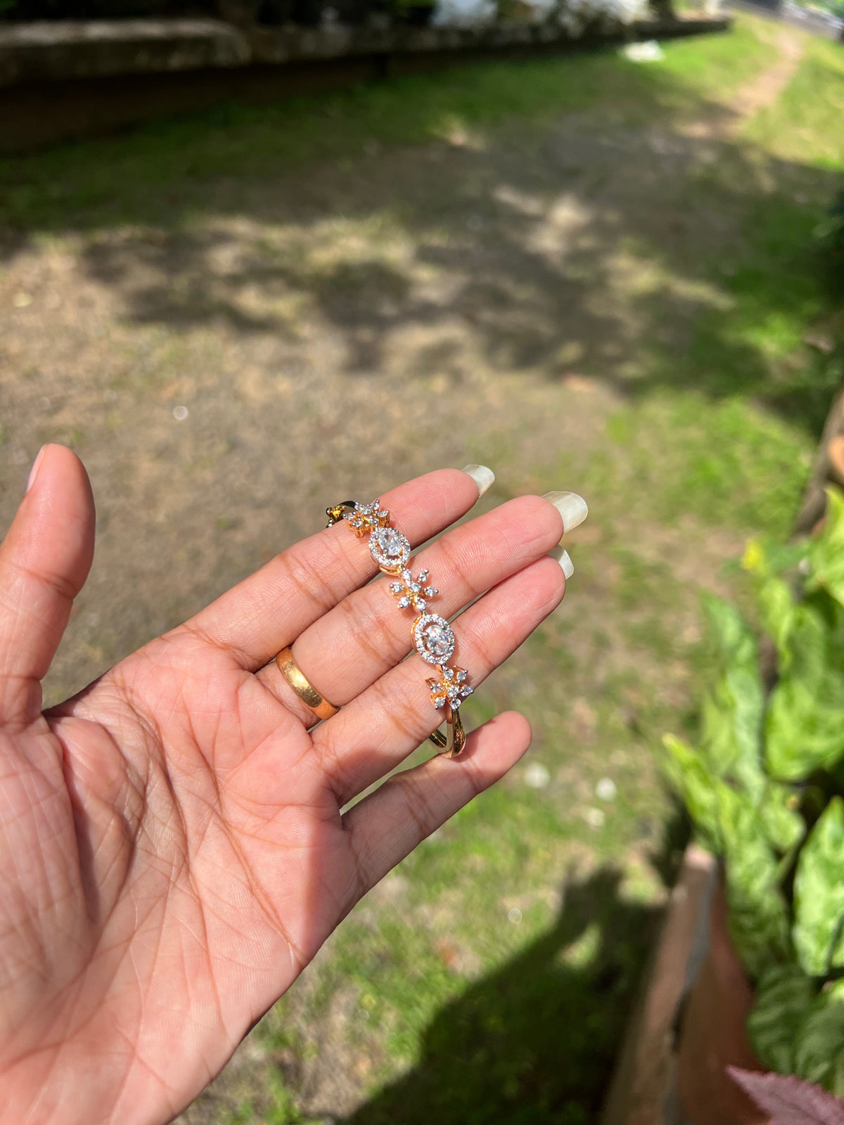 Premium diamond finish Cz openable bracelet product code B08