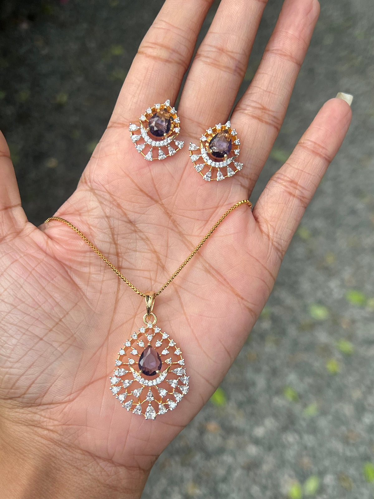 Premium occasion wear diamond finish pendant chain set product code D136