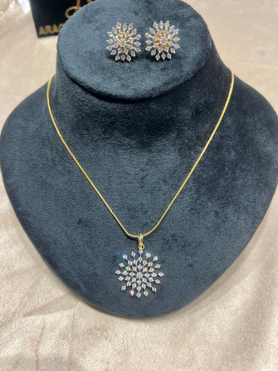Premium diamond finish pendant set with 8pidi chain product code D342
