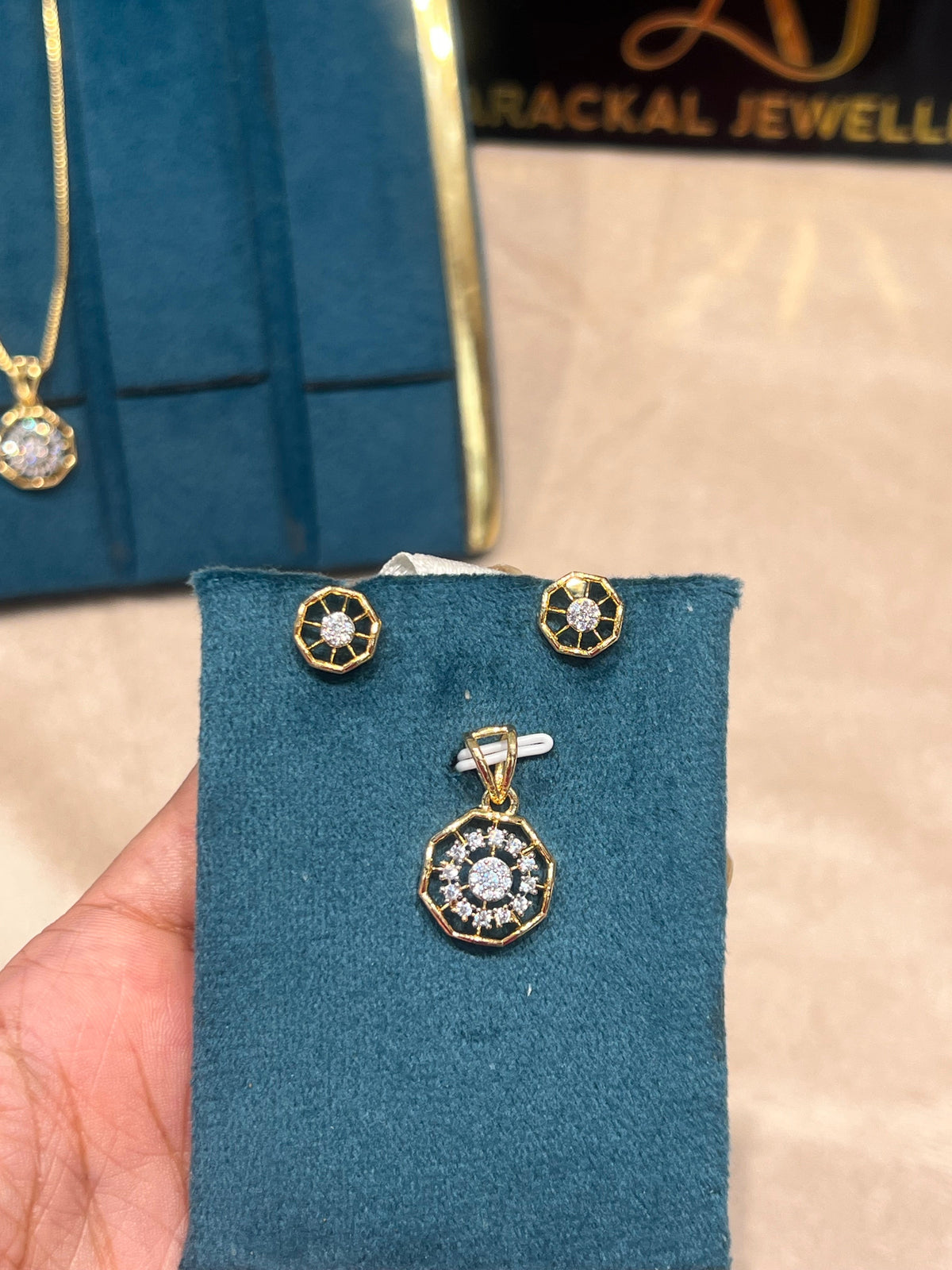 Premium diamond finish pendant with stud product code D302