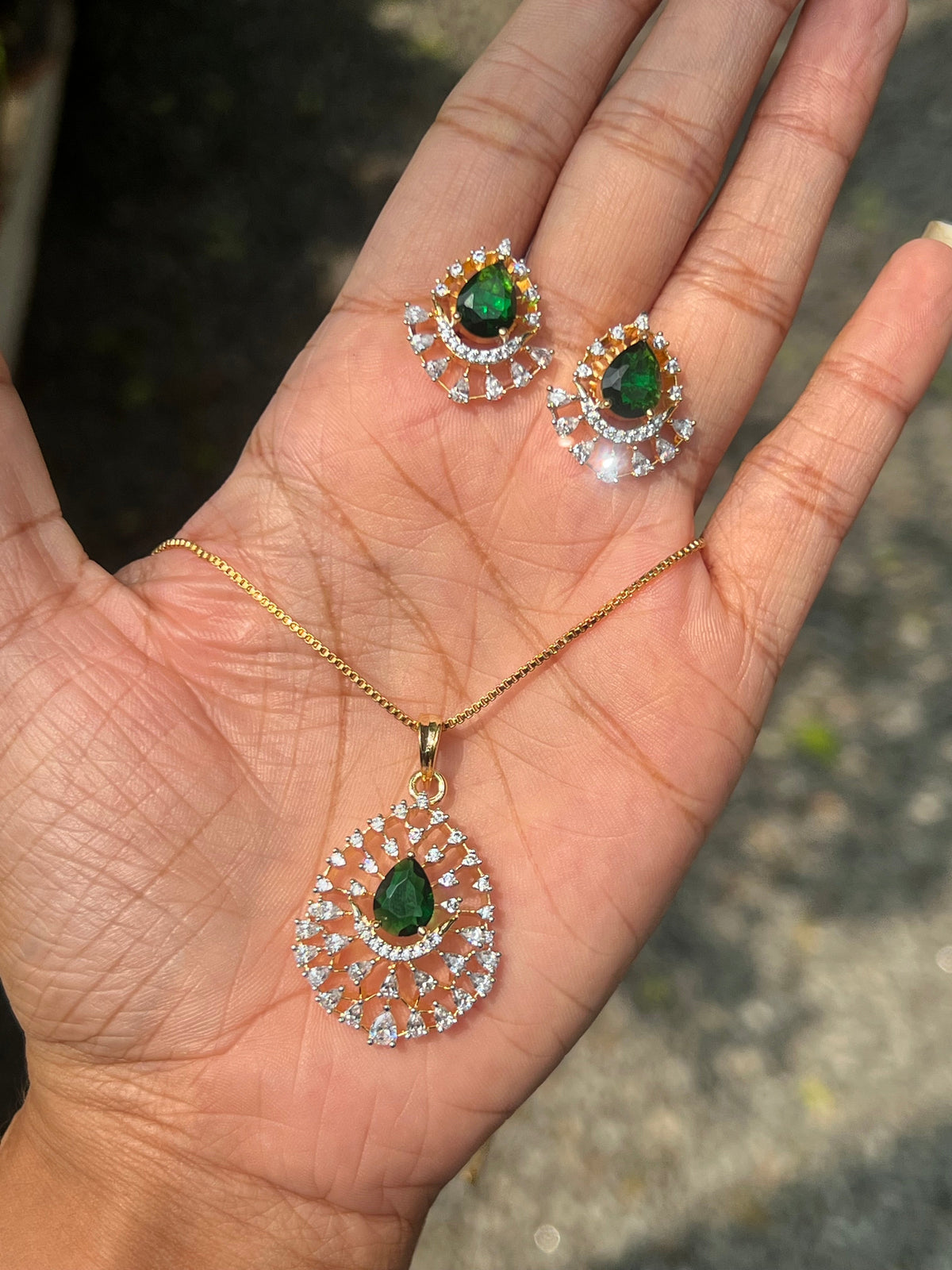 Premium occasion wear diamond finish pendant chain set product code D136