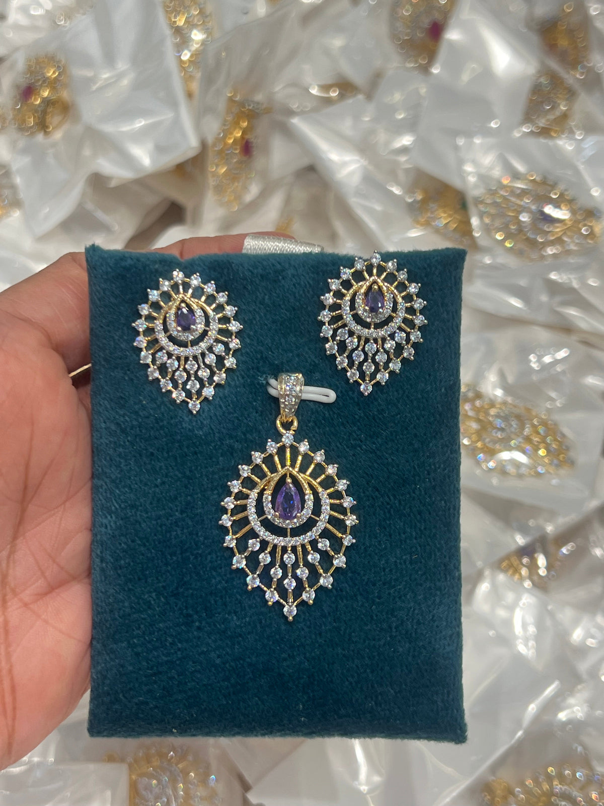 Premium diamond finish pendant set product code D335