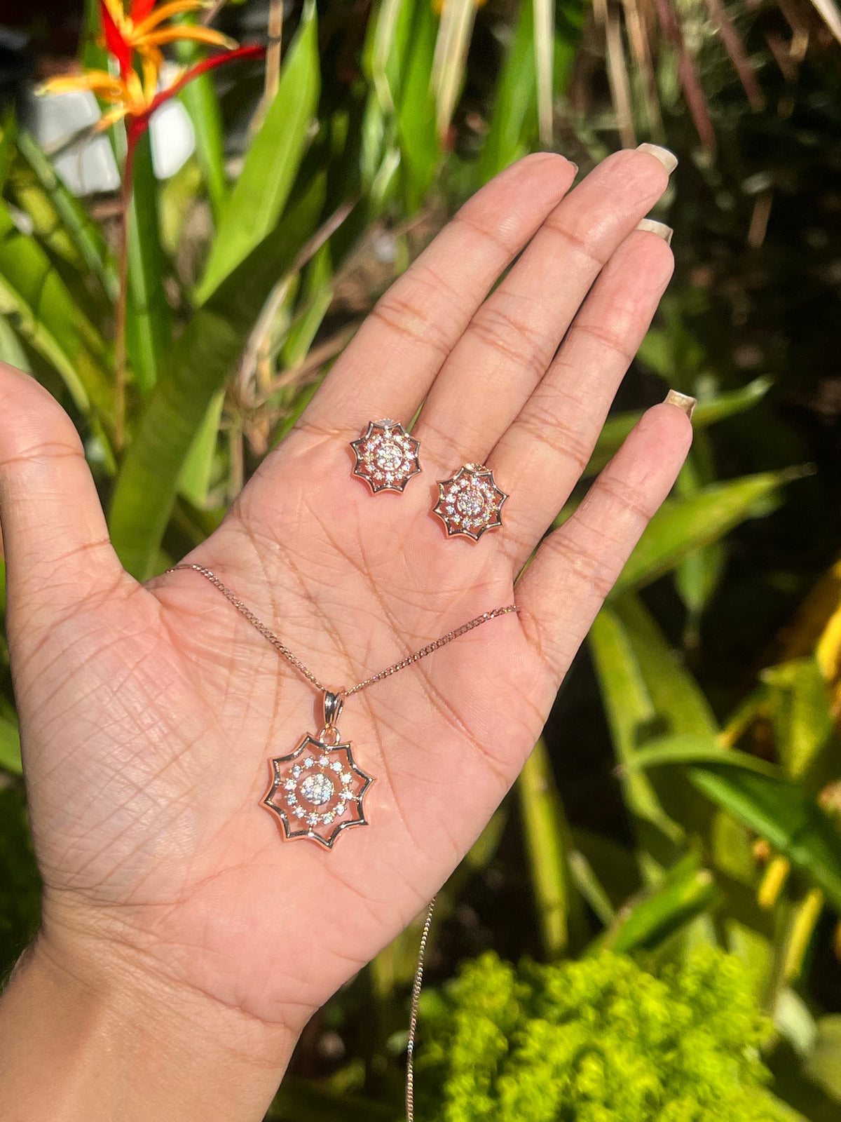 Premium trending small real diamond lookalike pendant set with chain product code D199