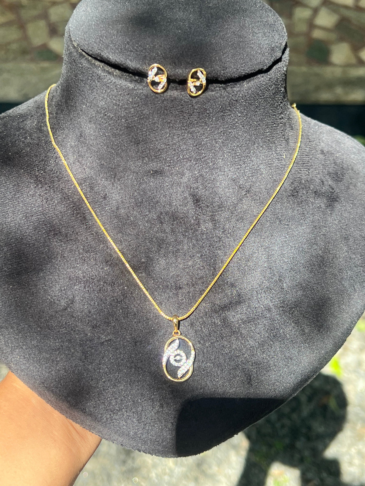 Premium diamond finish pendant set with chain product code D289