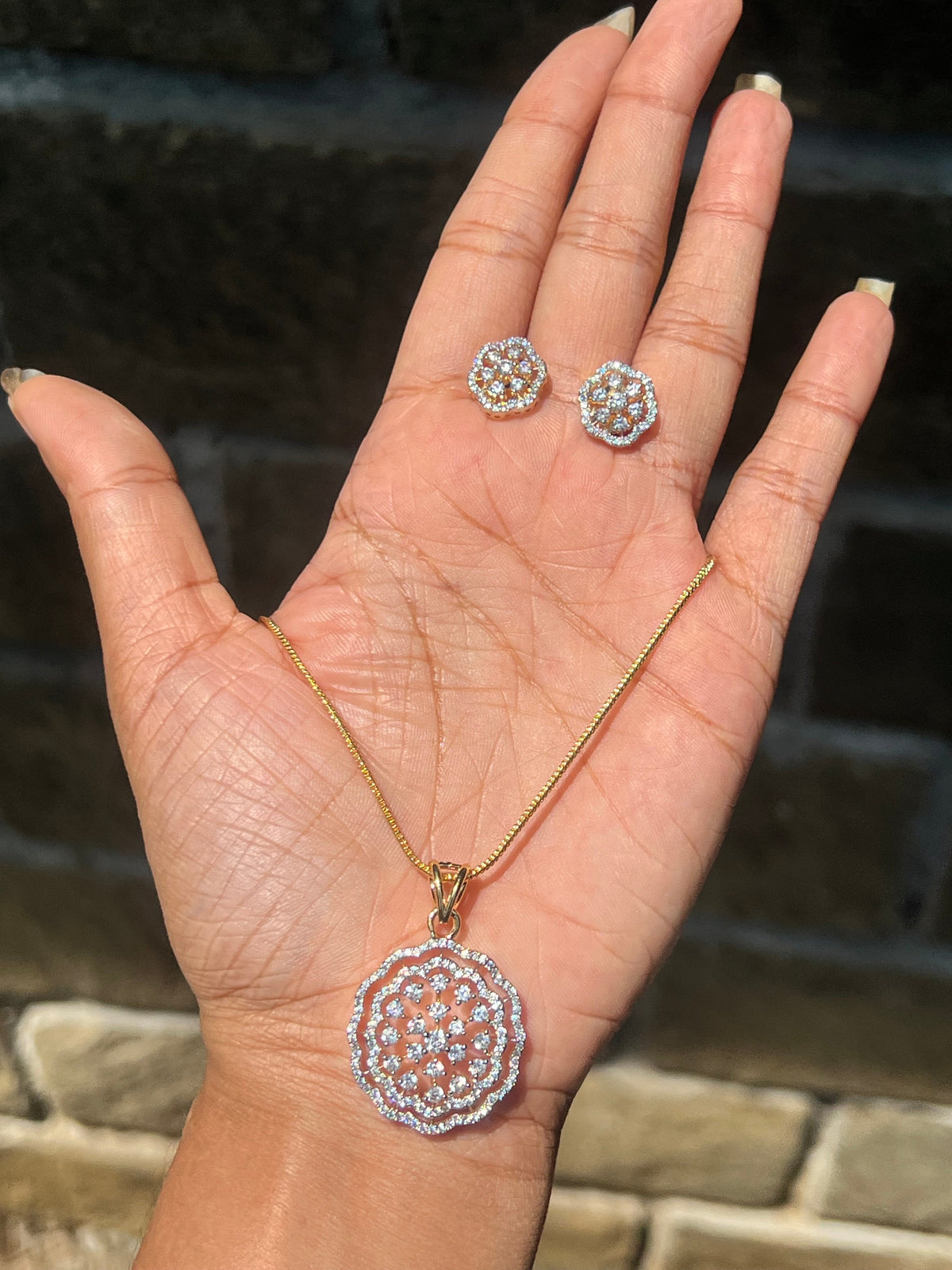 Premium diamond finish party wear pendant set with 8pidi chain product code D281