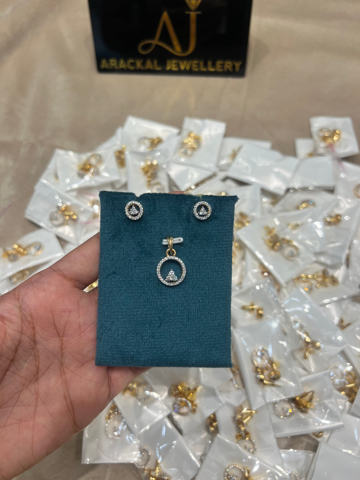 Premium diamond finish repolishable pendant with Earing and chain product code D319