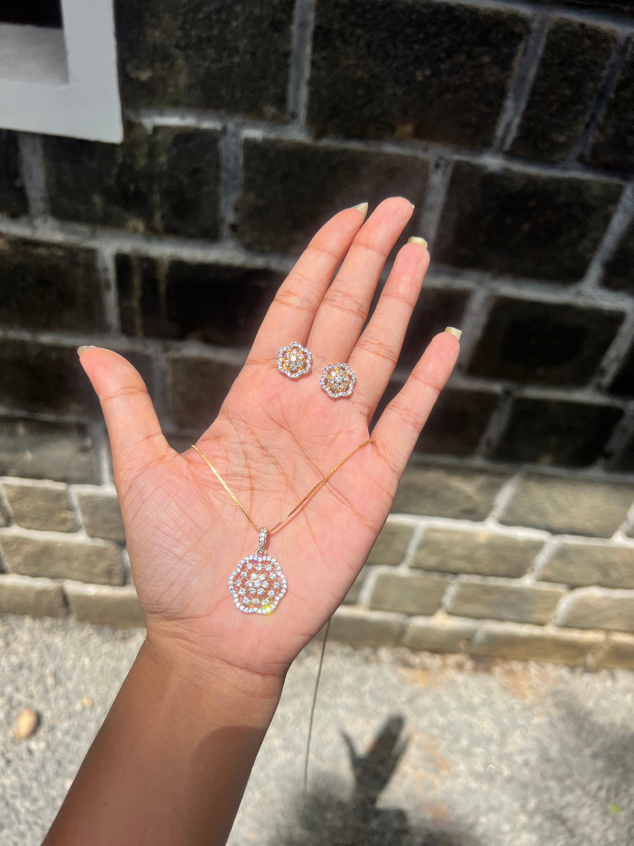 Premium diamond finish pendant set with chain product code D255