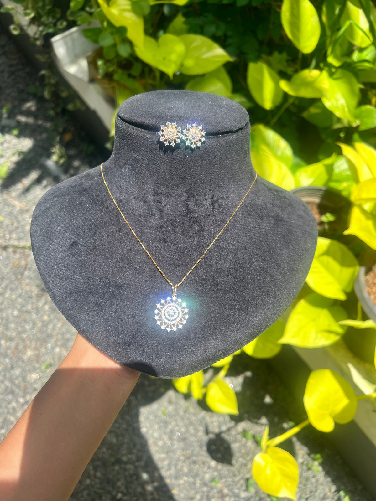 Premium diamond finish pendant set with chain product code D313