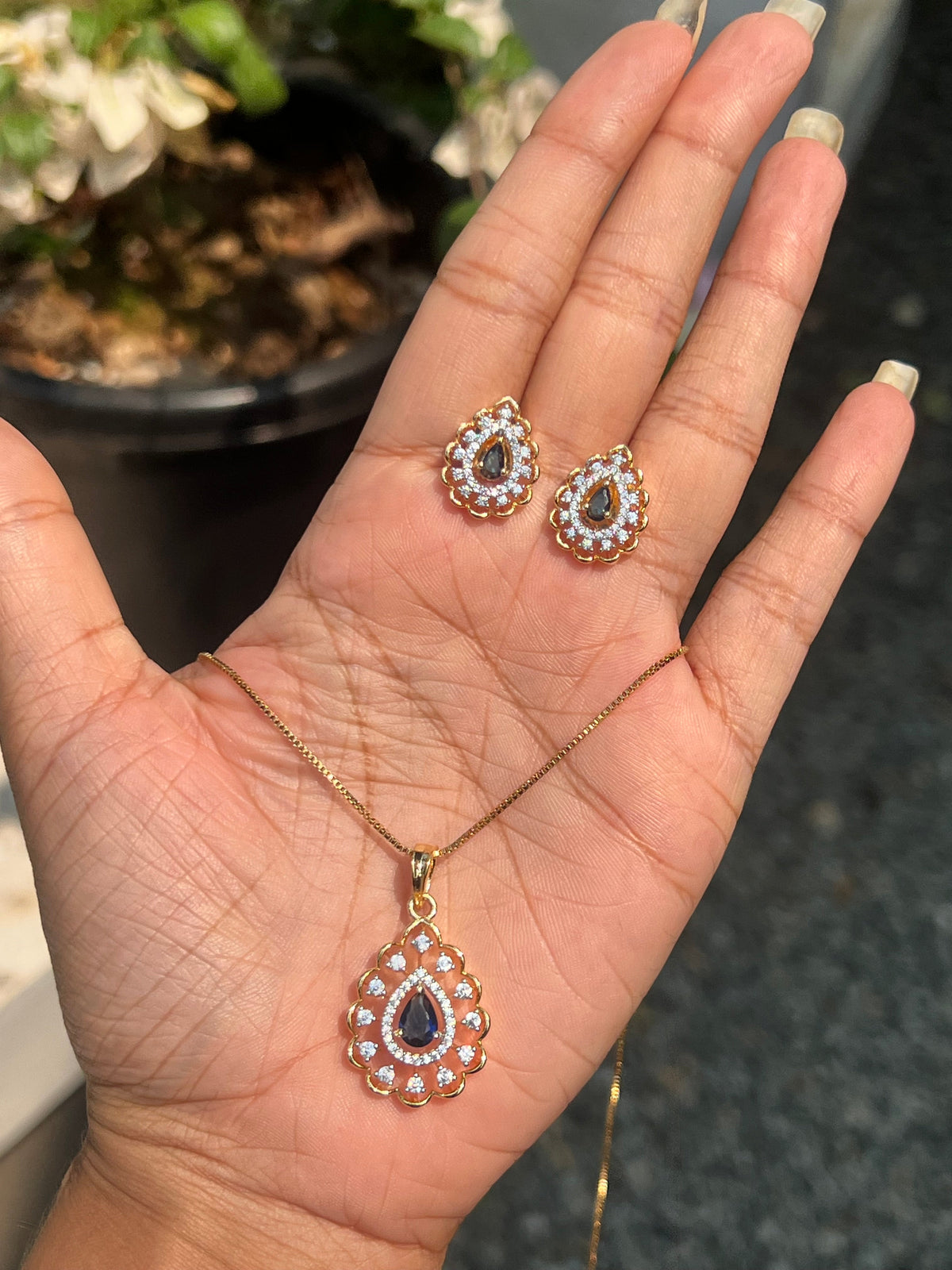 Premium party wear diamond replica repolishable pendant set with 18 inch chain product code D145
