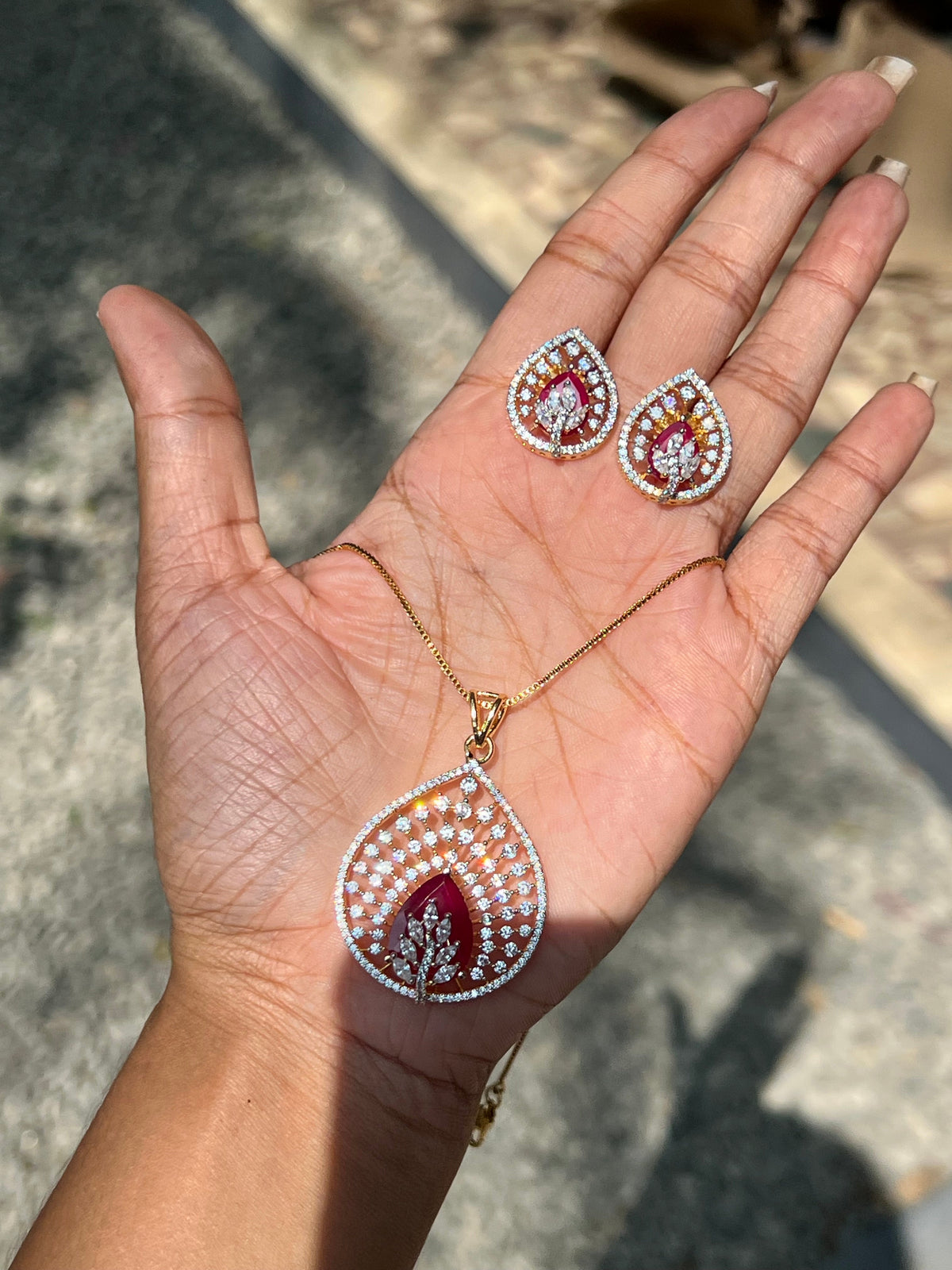 Premium diamond finish pendant set with chain product code D74