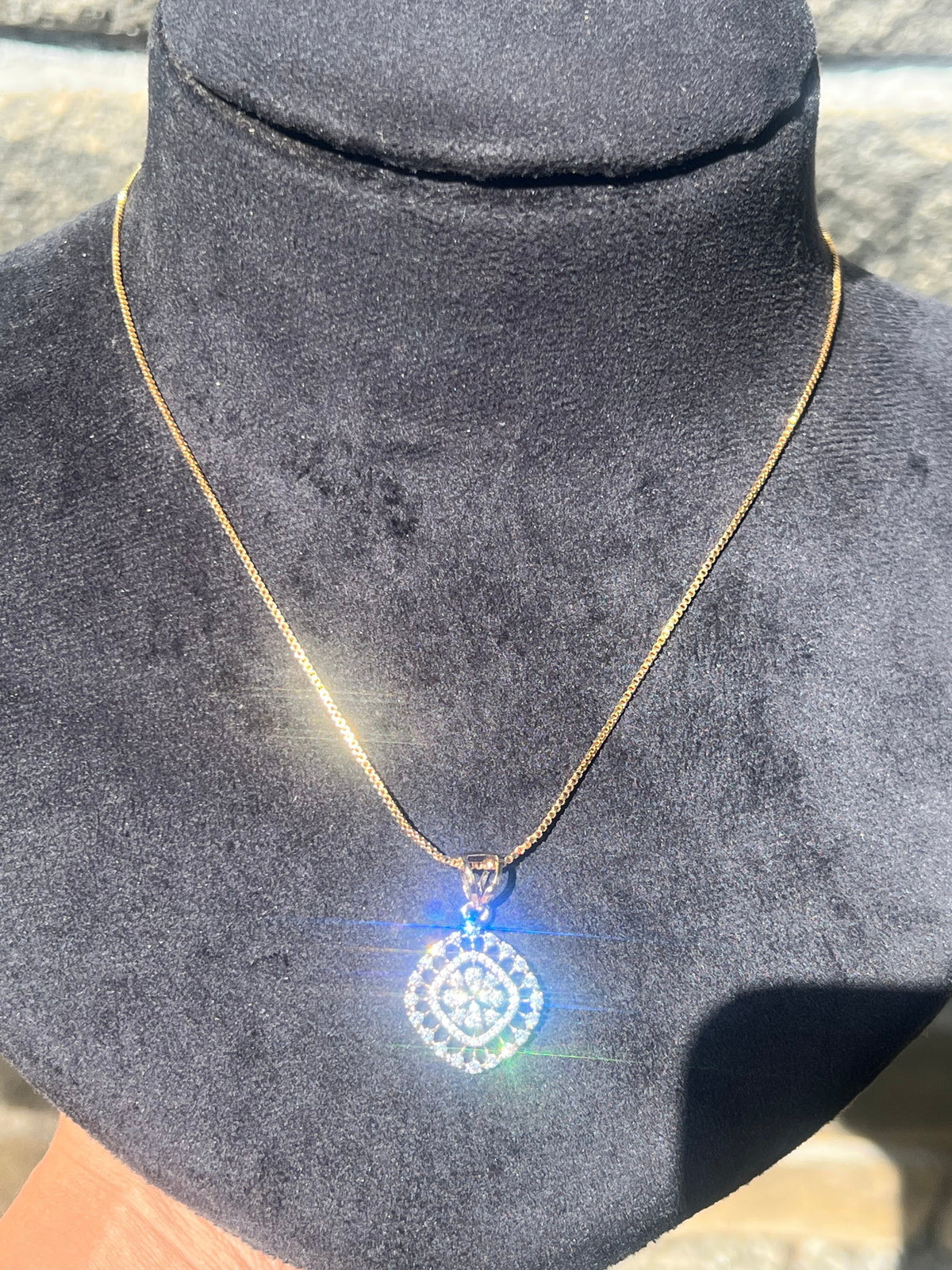 Premium diamond finish pendant set with chain product code D325