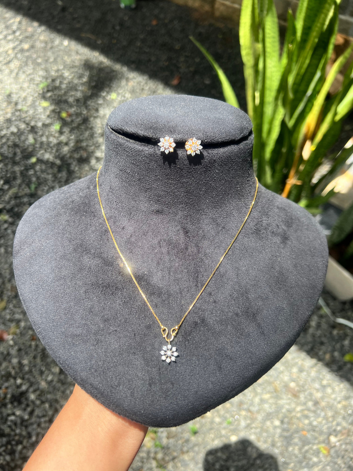 Premium party wear diamond finish pendant with chain product code D286