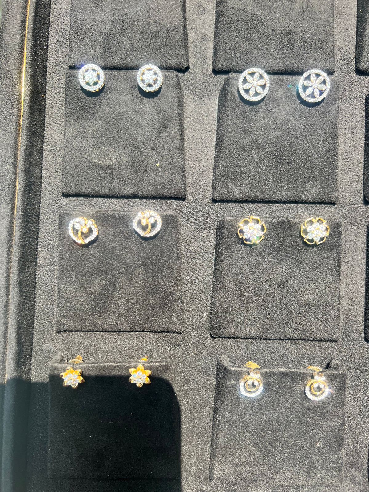 Premium diamond finish studs product code E110