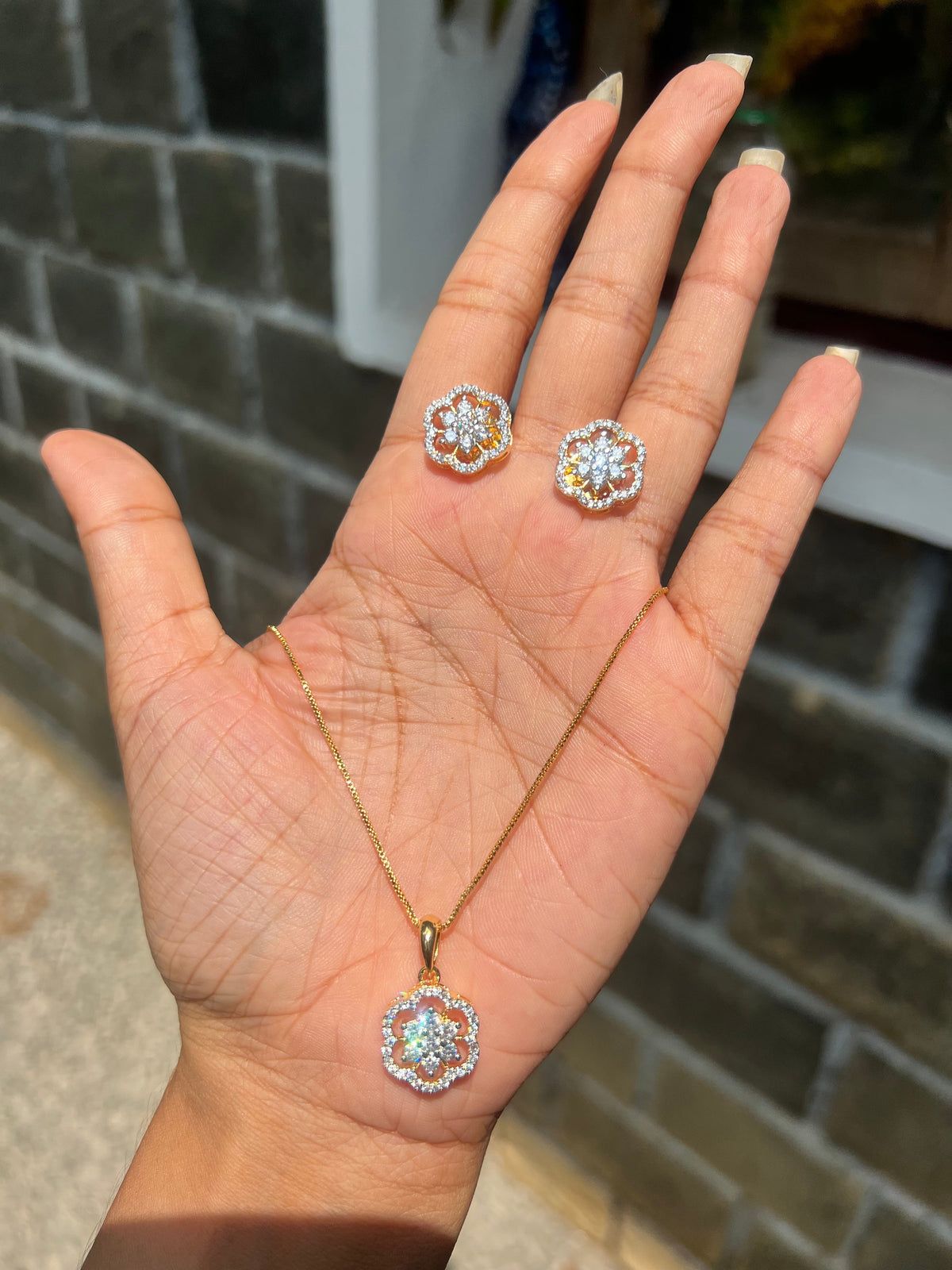 Premium occasion nyt party wear diamond finish pendant set with chain product code D140