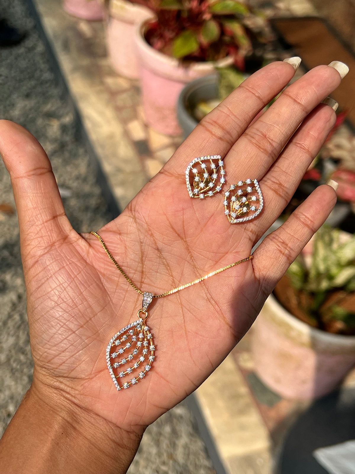 Premium diamond finish pendant chain set product code D69